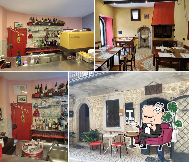 Siediti a un tavolo di Taverna LA CAUTA