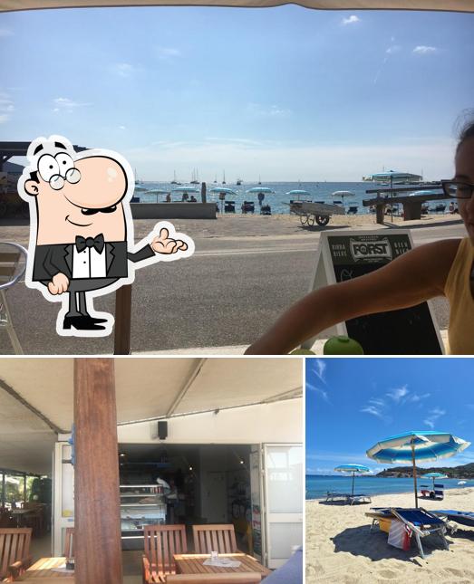 Siediti a un tavolo di Beach Bar C.75
