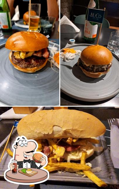 Prenditi un hamburger a BiLiCo Pub