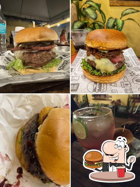 Delicie-se com um hambúrguer no FOGATA