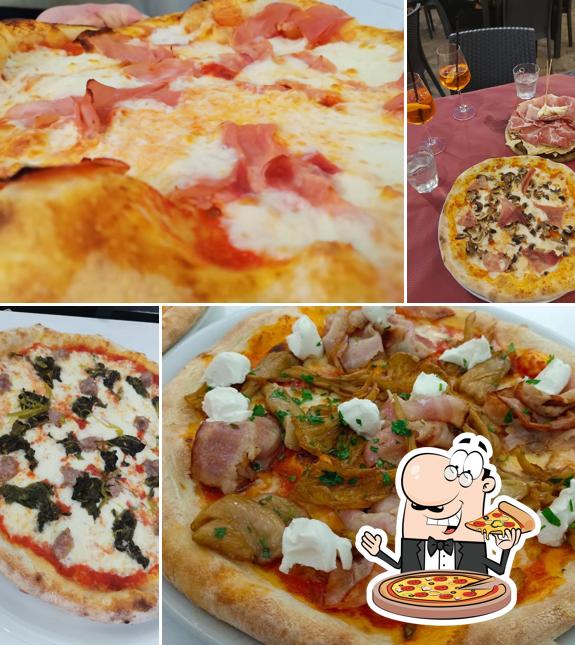 A West Villasimius, ristorante pizzeria cocktail bar, puoi ordinare una bella pizza
