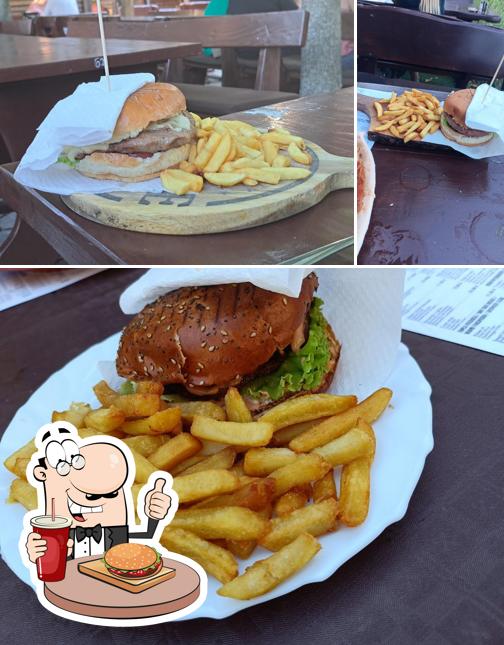 Ordina un hamburger a Restaurant Western City