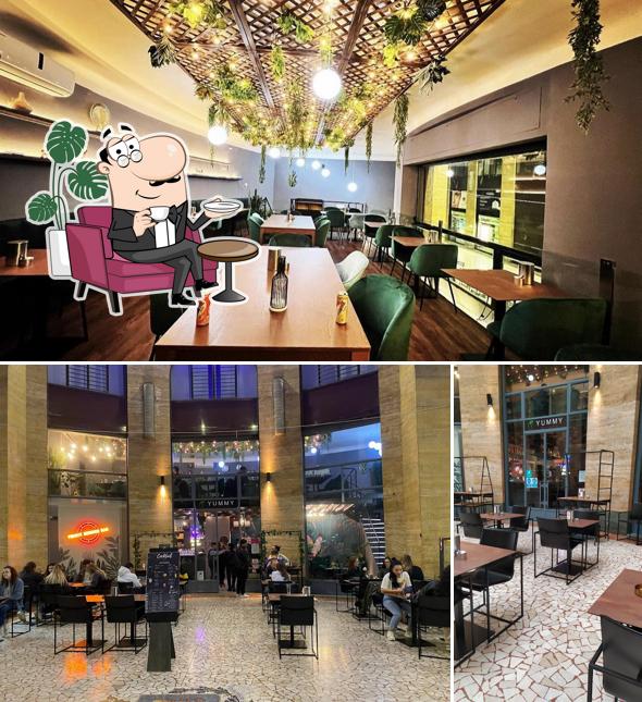 Gli interni di YUMMY BRUNCH BAR