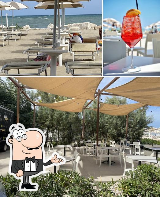 Questa è la immagine che presenta la interni e cibo di Stork Camping Village - Bar sulla spiaggia