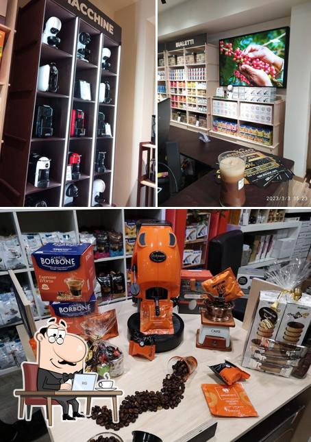 Tra le varie cose da AROMATICAFÈ Cialde & Capsule caffè a Bari si possono trovare la interni e cibo