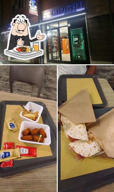 Dai un’occhiata alla foto che mostra la cibo e interni di Non Solo Piada