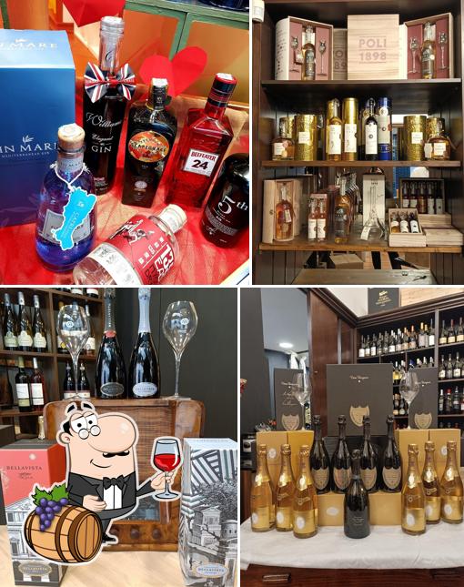 È gradevole prendersi un bicchiere di vino a Caffeina Enoteca Delizie per ogni occasione È gradevole prendersi un bicchiere di vino a Caffeina Enoteca Delizie per ogni occasione