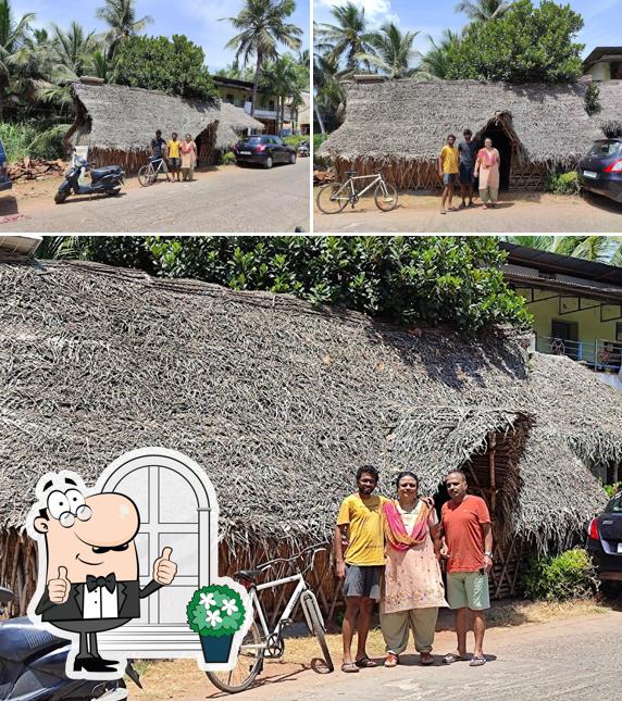 You can get some fresh air at the outside area of Ganapathy Mess