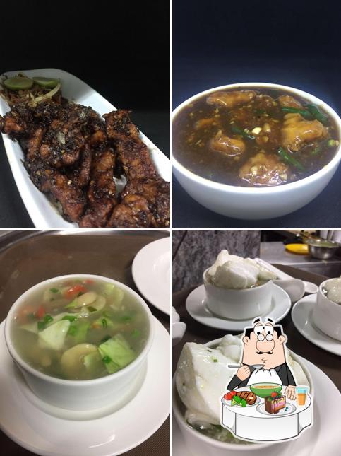Hot and sour soup at Dollson