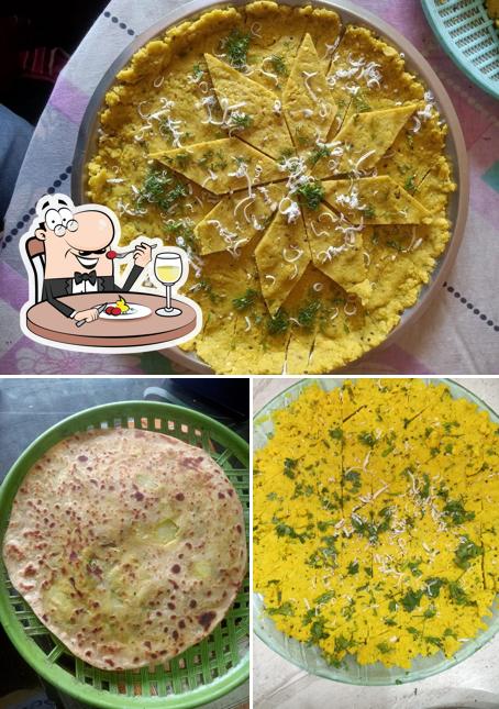 Food at Samarth Bhakari House