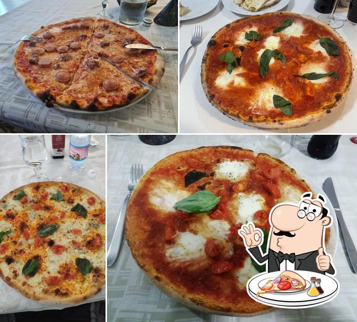 A Ristorante Pizzeria Taormina, puoi goderti una bella pizza