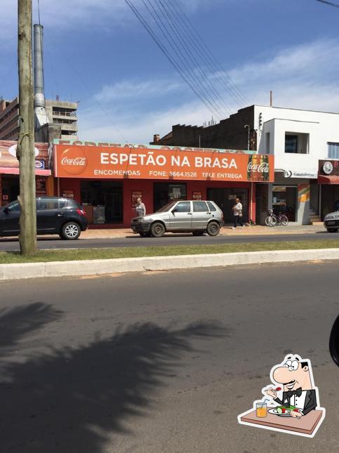 Platos en Espetão na Brasa