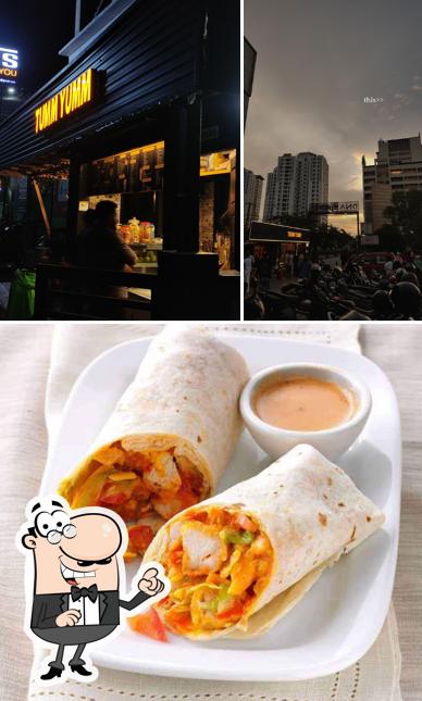 Among various things one can find exterior and food at TUMM YUMM