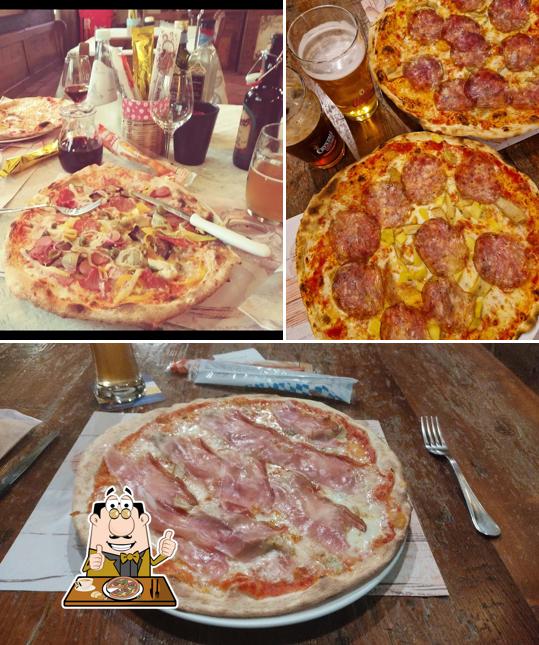 A Pizzeria Circolo Alpino, puoi prenderti una bella pizza