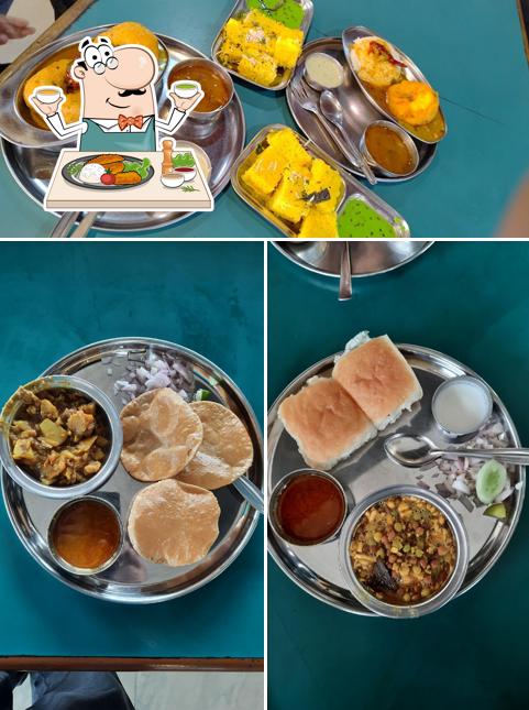 Food at Joshi Wadewale