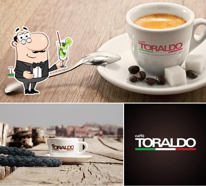 Goditi un drink a Caffè Toraldo S.r.l
