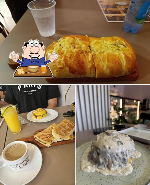 A comida e bebida do restaurante