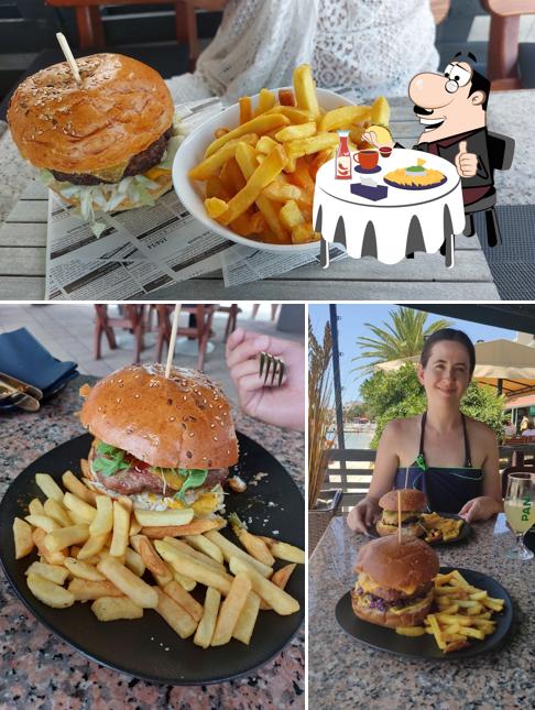 Prenditi un hamburger a Ruzmarin - Mediterranean Cuisine