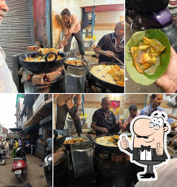 Here's a pic of Chotelal Samosa & Imarti