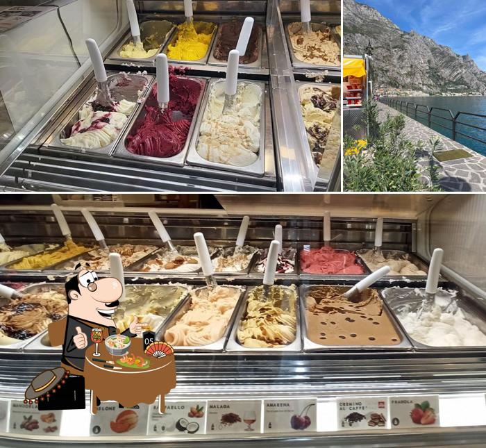 Tra le varie cose da Gelateria QCIARÌ si possono trovare la cibo e esterno