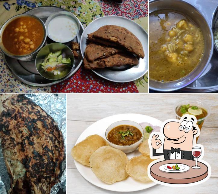 Food at Hansu Ji Puri Wale