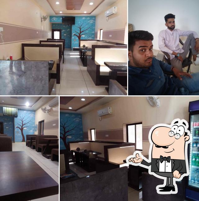 Check out how Papa Razzi Restaurant looks inside