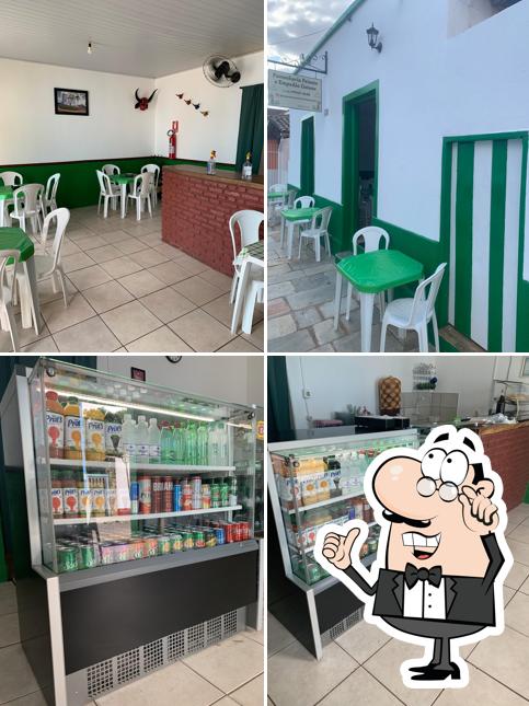O interior do Pamonharia Peixoto e Empadão Goiano (Marlene)