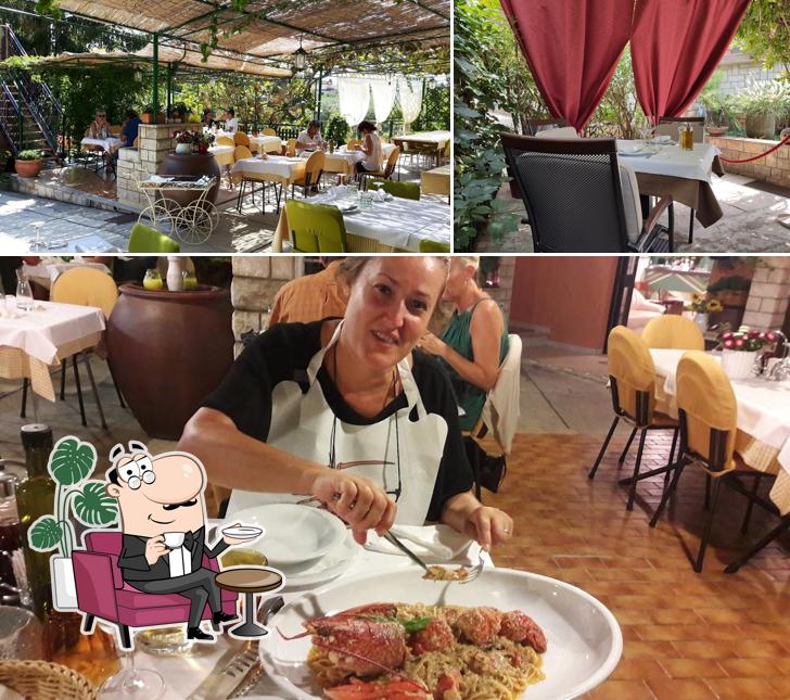 Siediti a un tavolo di Bruno