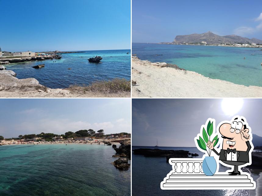 Goditi la vista dagli esterni di La Playa Bar Ristorante Stuzzicheria Lido con noleggio attrezzature da spiaggia