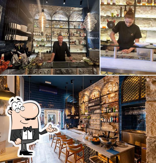 Siediti a un tavolo di PiNKU fish & wine