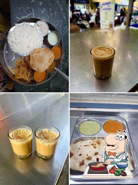 Chicken curry at Someshwaram Cafe