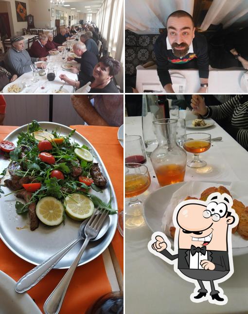 Siediti a un tavolo di Bar Ristorante La Valle