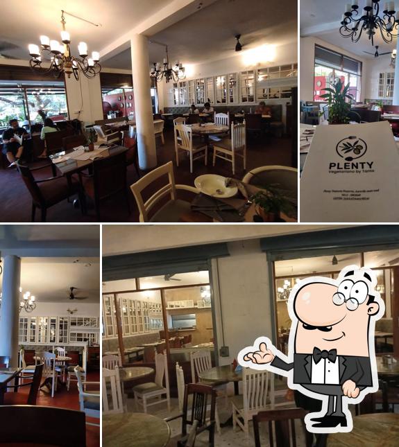 The interior of Plenty Vegetariano