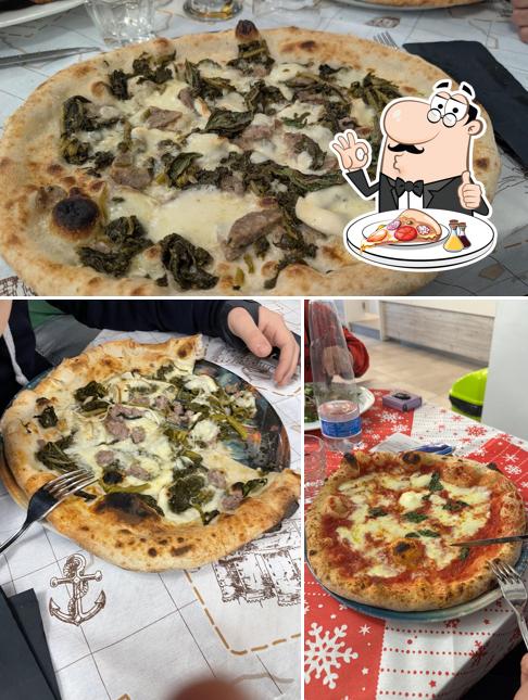 Scegli una pizza a Dai 2 Scugnizzi Bar Trattoria Pizzeria
