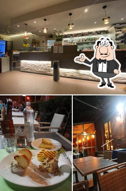 La interni e cibo del ristorante