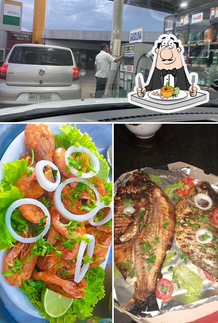 A comida e exterior do restaurante