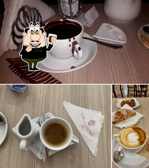 Goditi qualcosa da bere a Pasticceria Bardi