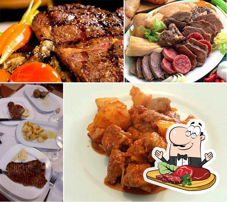 Ordina i un pasto a base di carne a Trattoria Alla Colomba