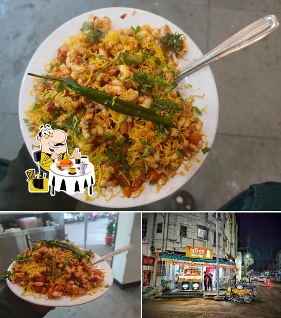 Among different things one can find food and exterior at Arihant Bhel & Juice