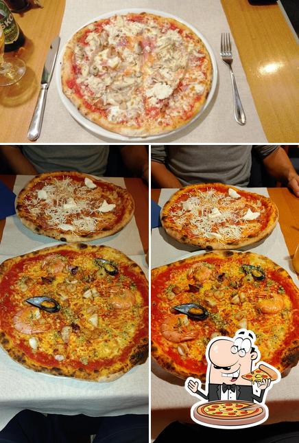 Scegli una pizza a Favola, restavracija & pizzerija