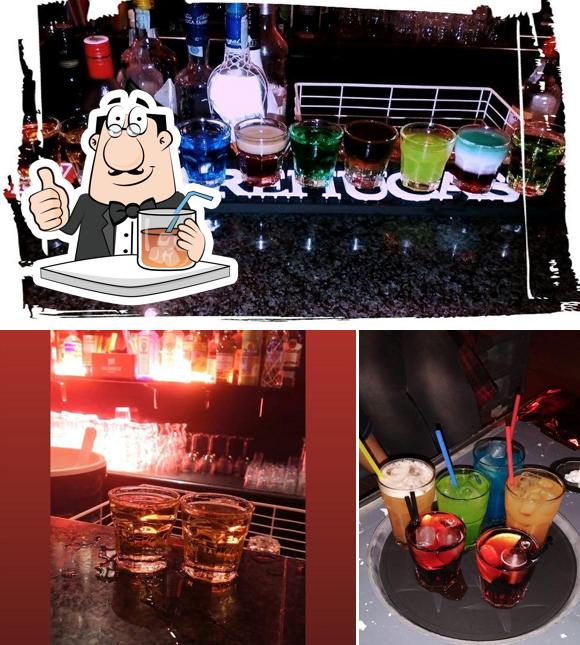 Goditi un drink dal menu