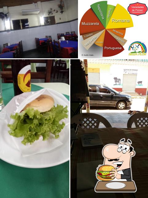 Experimente um hambúrguer no Restaurante e Pizzaria Beija - Flor