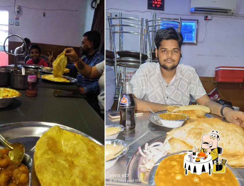 Food at Delhi Wale Chhole Bhature