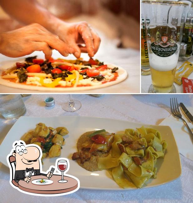 La immagine della cibo e birra di La Torcia