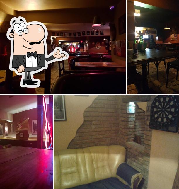 Installez-vous à l'une des tables de DIESEL Cafe