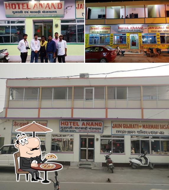 Check out how होटल आनन्द मारवाड़ी वासा looks outside