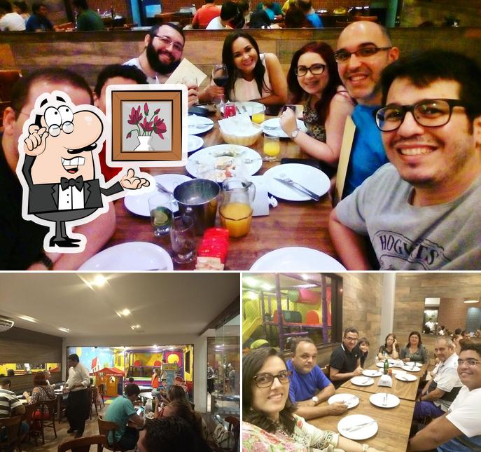 O interior do Famiglia Reis Magos