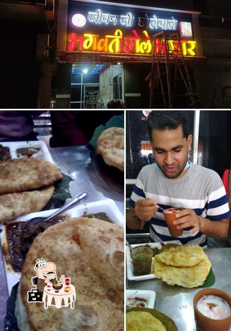 Food at Bhagwati chole Bhandar