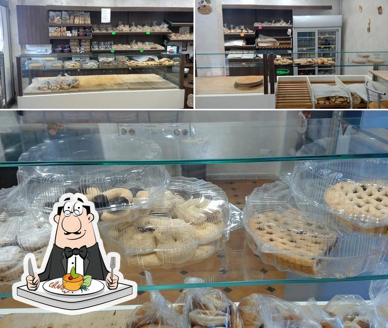 Tra le varie cose da Amore e Fantasia si possono trovare la cibo e interni
