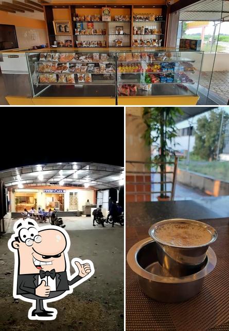 Look at the photo of TN-67 CAFE Pizza